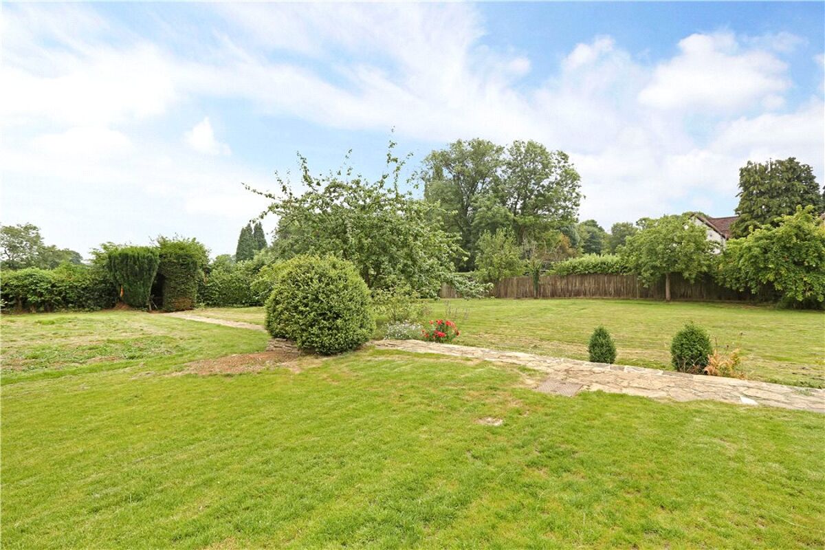 house for sale in Chipperfield Road, Bovingdon, Hemel Hempstead