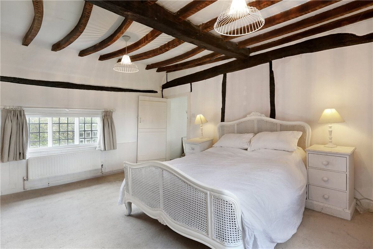 house for sale in Chipperfield Road, Bovingdon, Hemel Hempstead