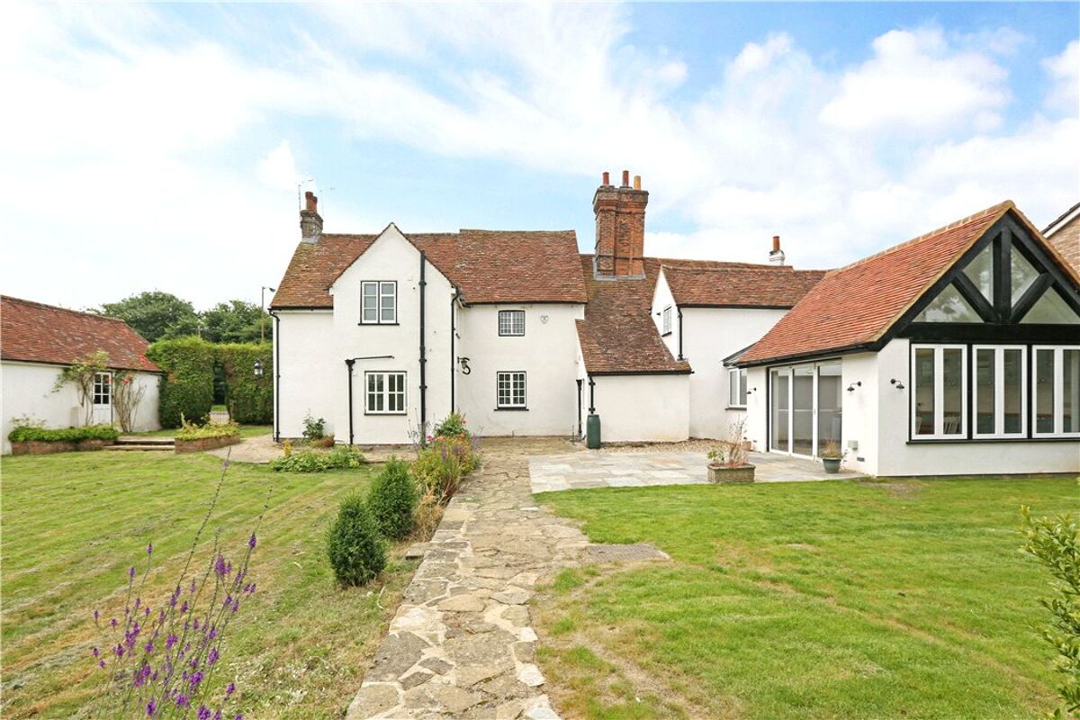 house for sale in Chipperfield Road, Bovingdon, Hemel Hempstead
