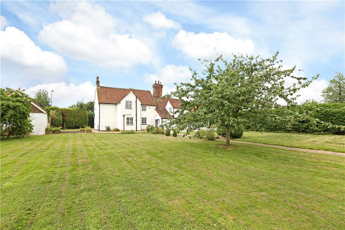 house for sale in Chipperfield Road, Bovingdon, Hemel Hempstead