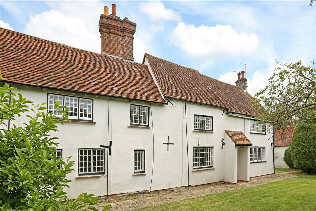 house for sale in Chipperfield Road, Bovingdon, Hemel Hempstead