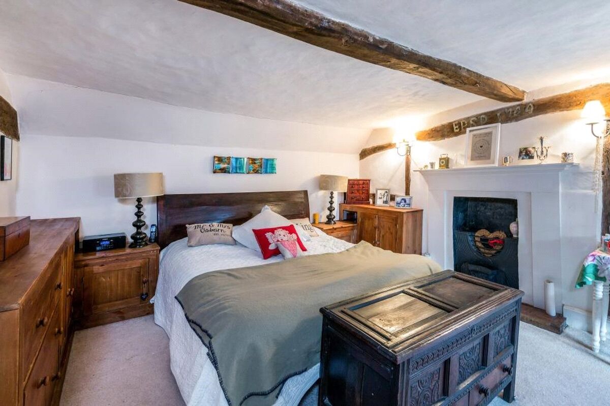 house for sale in High Street, Ivinghoe, Buckinghamshire, LU7