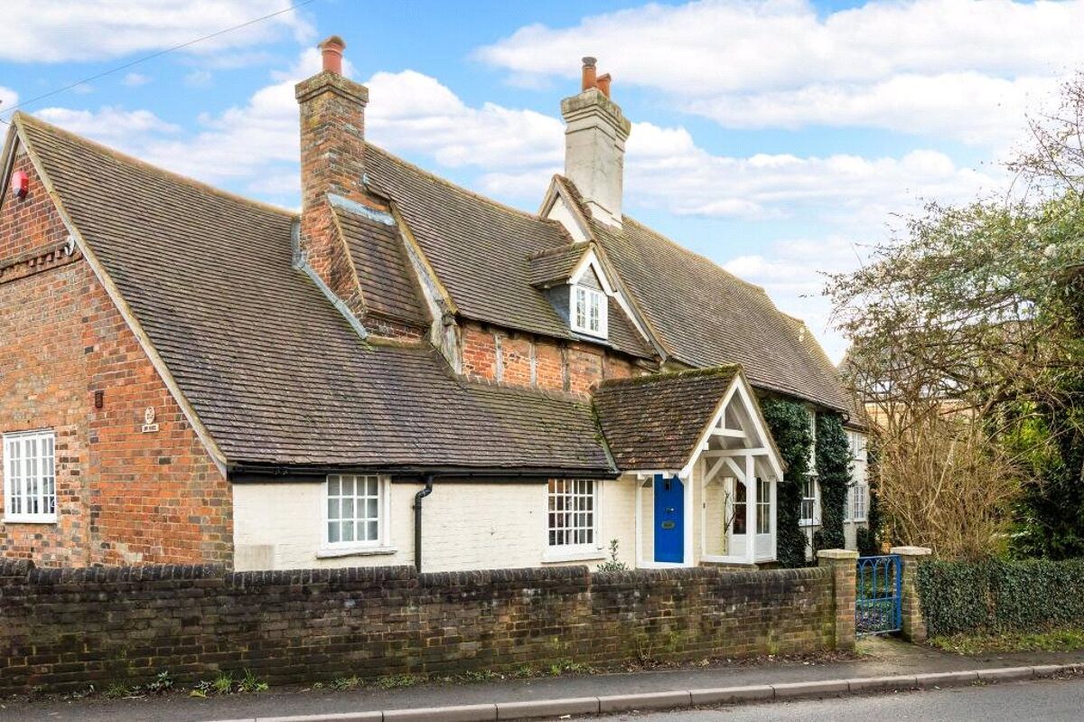 house for sale in High Street, Ivinghoe, Buckinghamshire, LU7