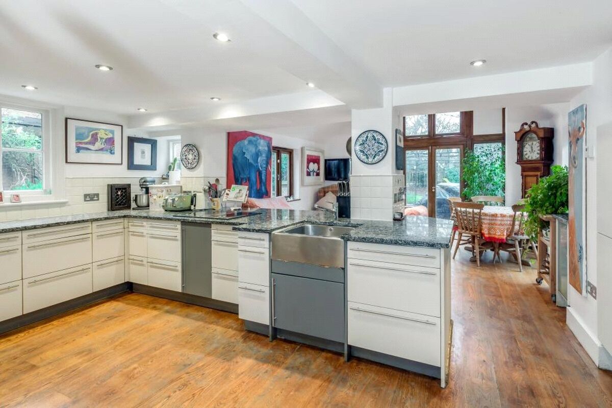 house for sale in High Street, Ivinghoe, Buckinghamshire, LU7