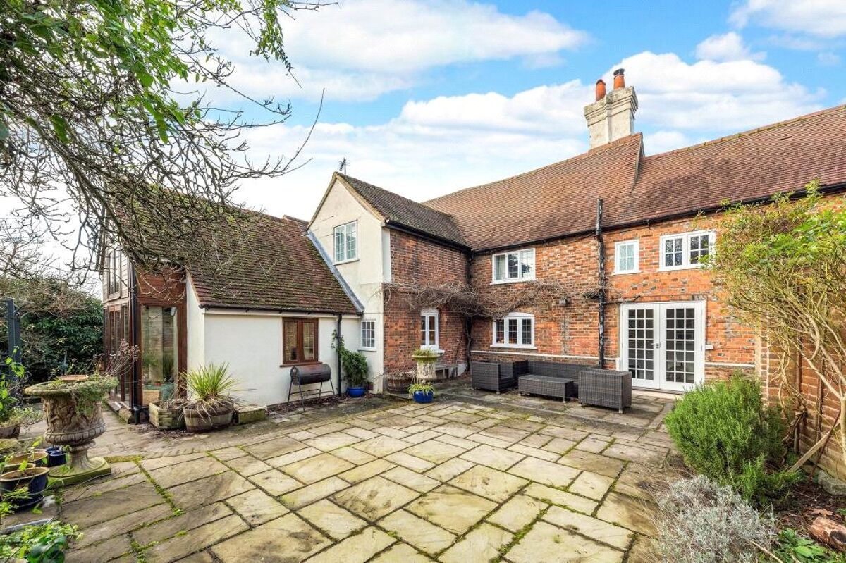 house for sale in High Street, Ivinghoe, Buckinghamshire, LU7