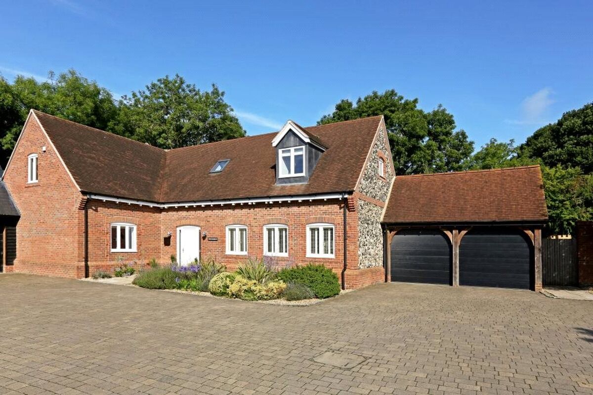 house for sale in Redwing Farm, Cholesbury Road, Tring, Hertfordshire