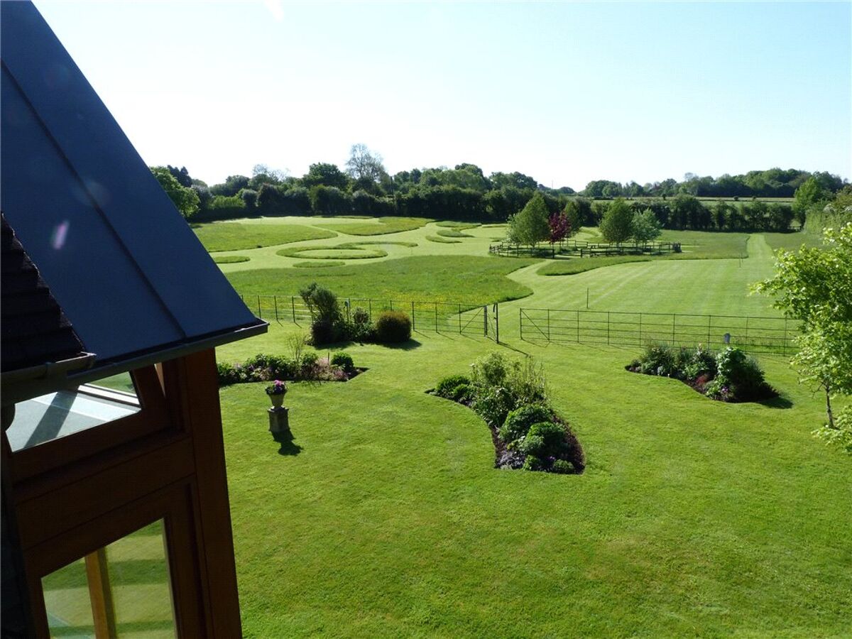 house for sale in Bank Green, Bellingdon, Chesham, Buckinghamshire, HP5