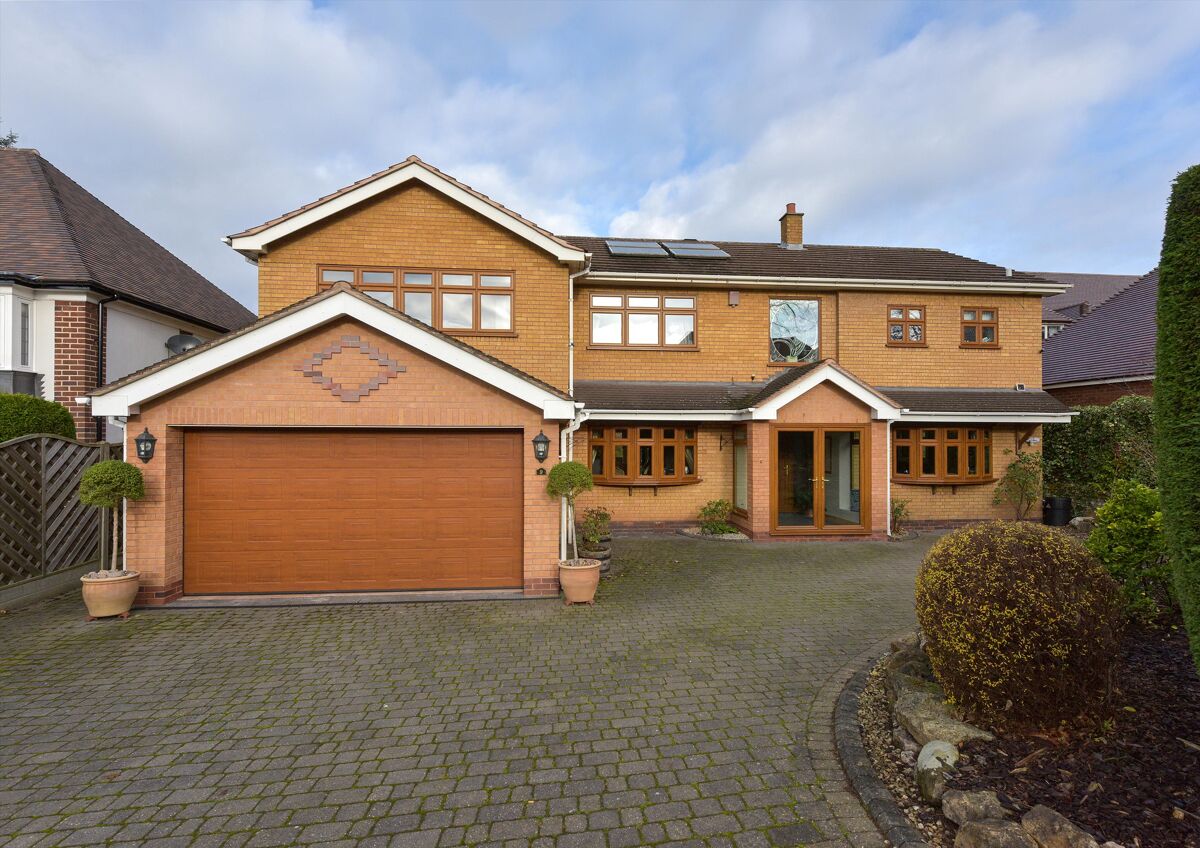 house for sale in Digby Road, Sutton Coldfield, West Midlands, B73 BRM012081910 Knight Frank house for sale in Digby Road, Sutton Coldfield, West Midlands, B73 BRM012081910 Knight Frank