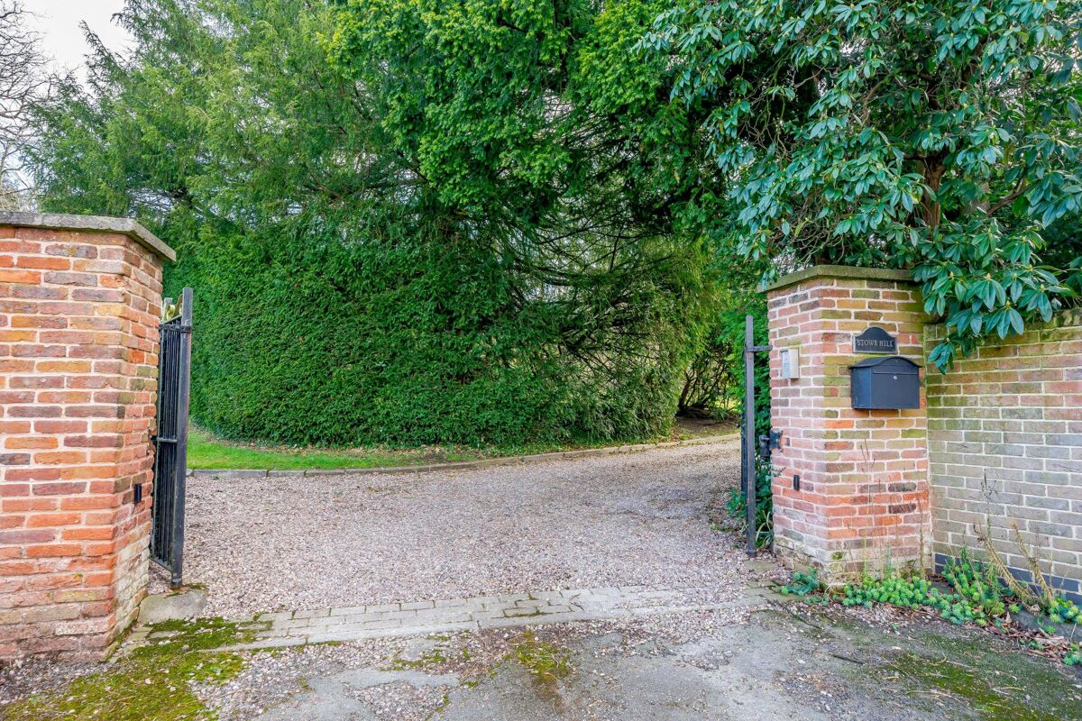 house for sale in Auchinleck Drive, Lichfield, Staffordshire, WS13