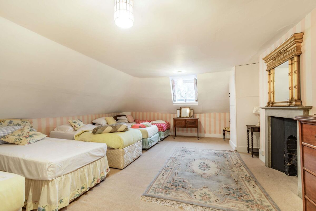 house for sale in Auchinleck Drive, Lichfield, Staffordshire, WS13 BRM012259440 Knight Frank house for sale in Auchinleck Drive, Lichfield, Staffordshire, WS13 BRM012259440 Knight Frank
