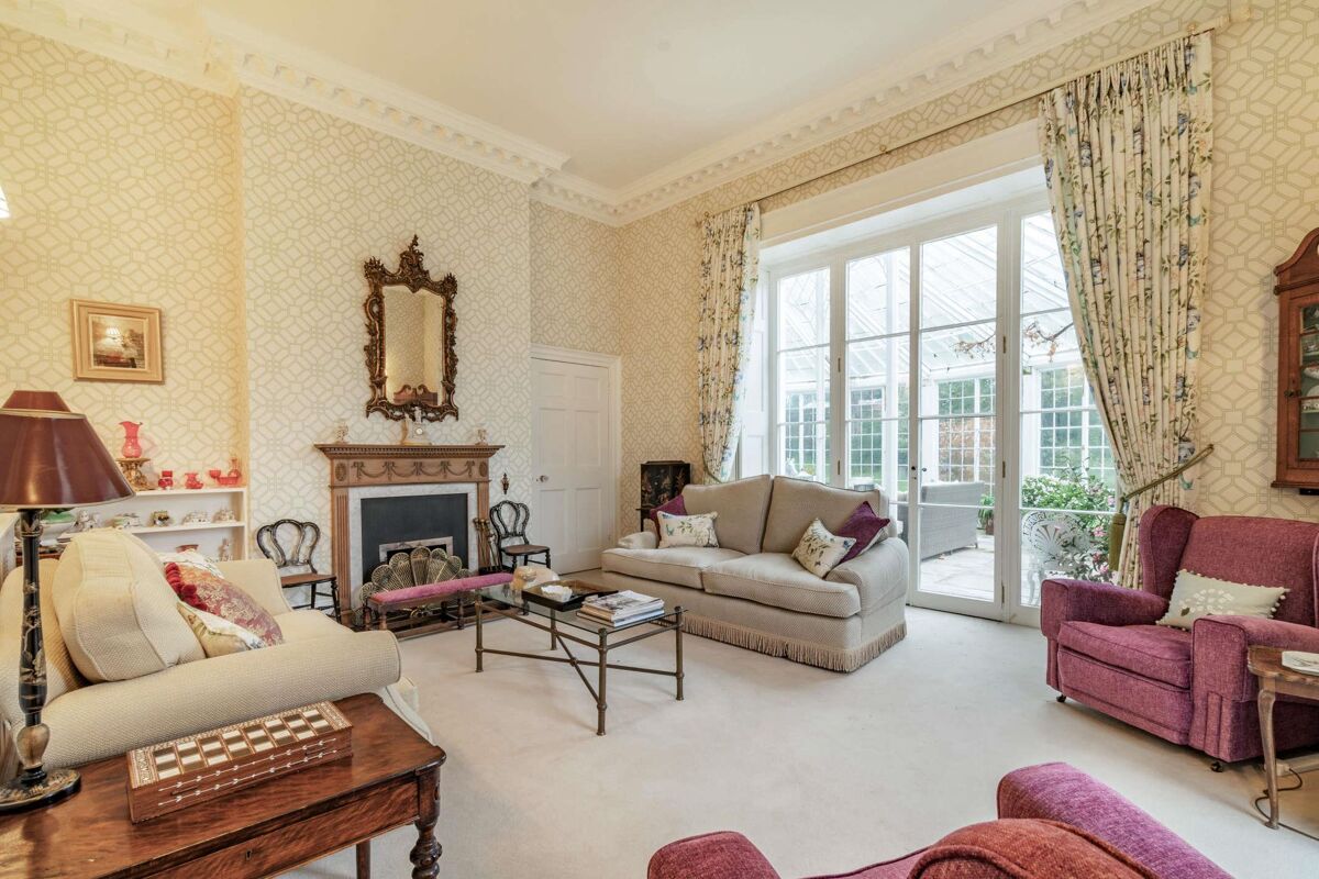 house for sale in Auchinleck Drive, Lichfield, Staffordshire, WS13 BRM012259440 Knight Frank house for sale in Auchinleck Drive, Lichfield, Staffordshire, WS13 BRM012259440 Knight Frank