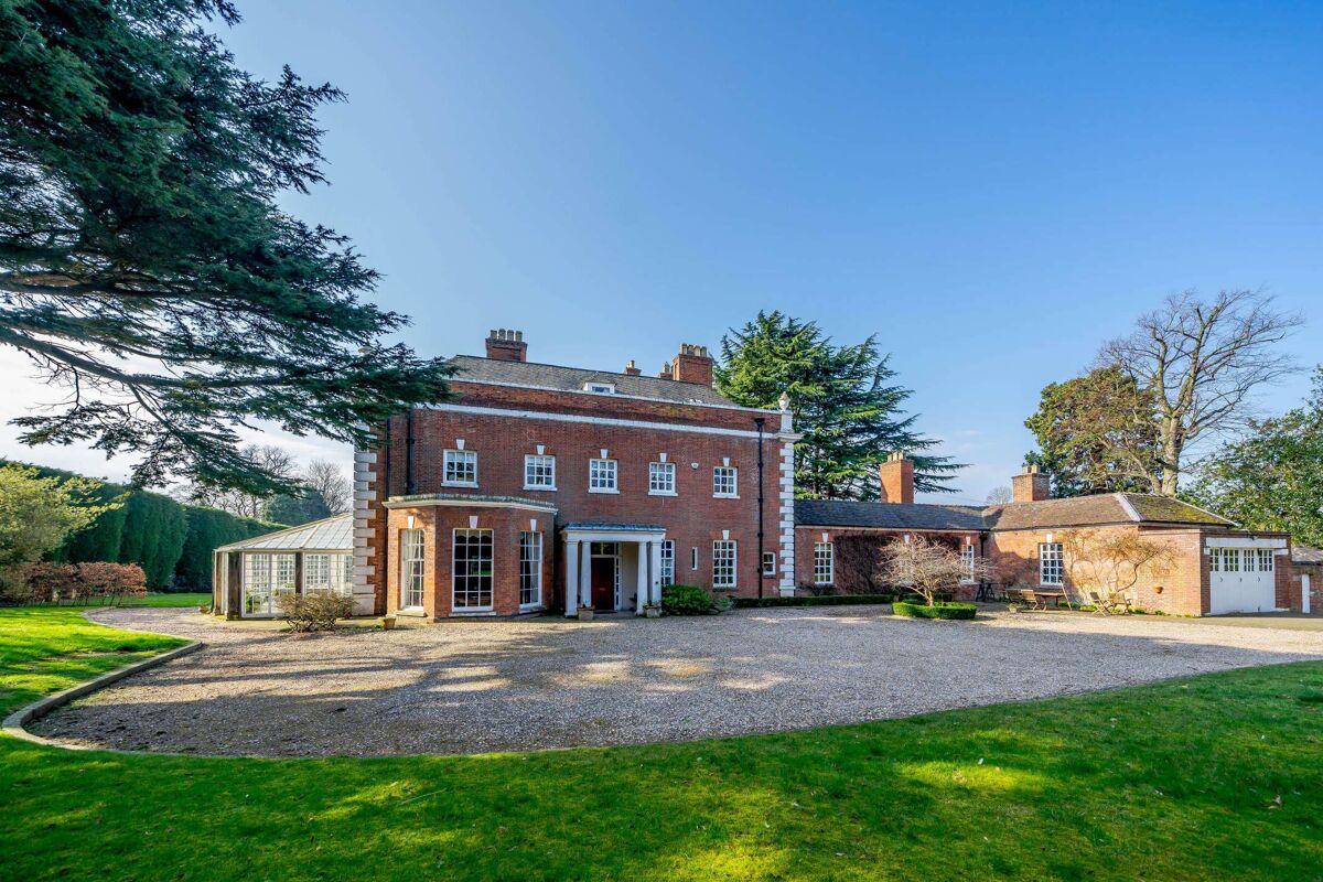 house for sale in Auchinleck Drive, Lichfield, Staffordshire, WS13