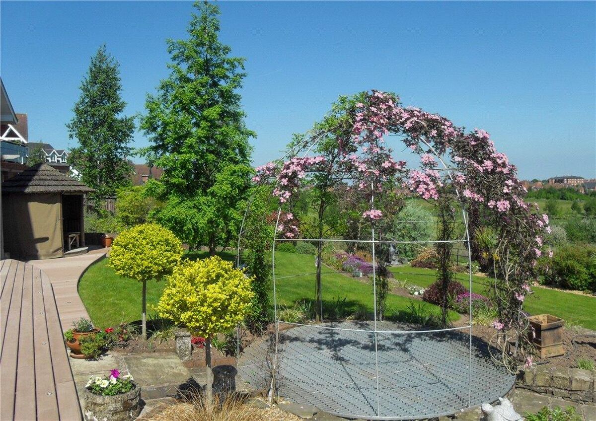 house for sale in Freshwater Drive, Wychwood Park, Cheshire, CW2