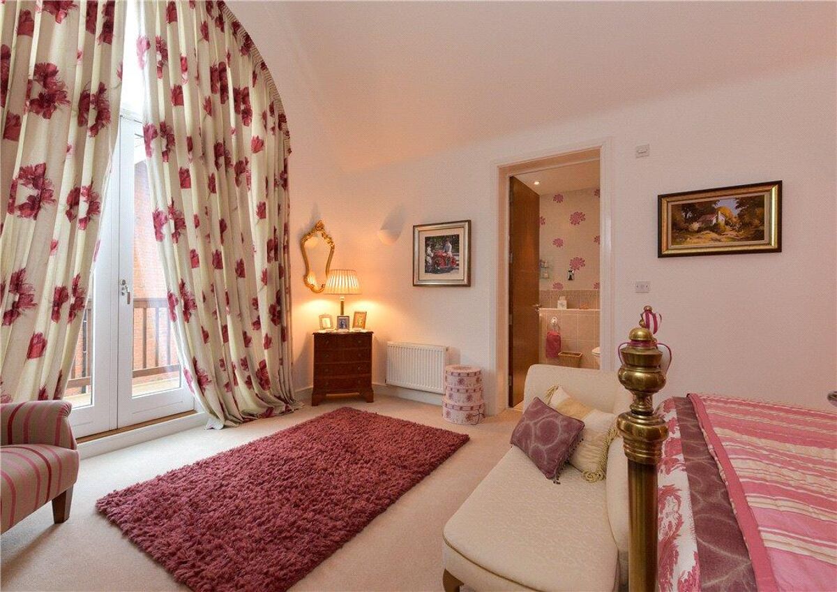 house for sale in Freshwater Drive, Wychwood Park, Cheshire, CW2