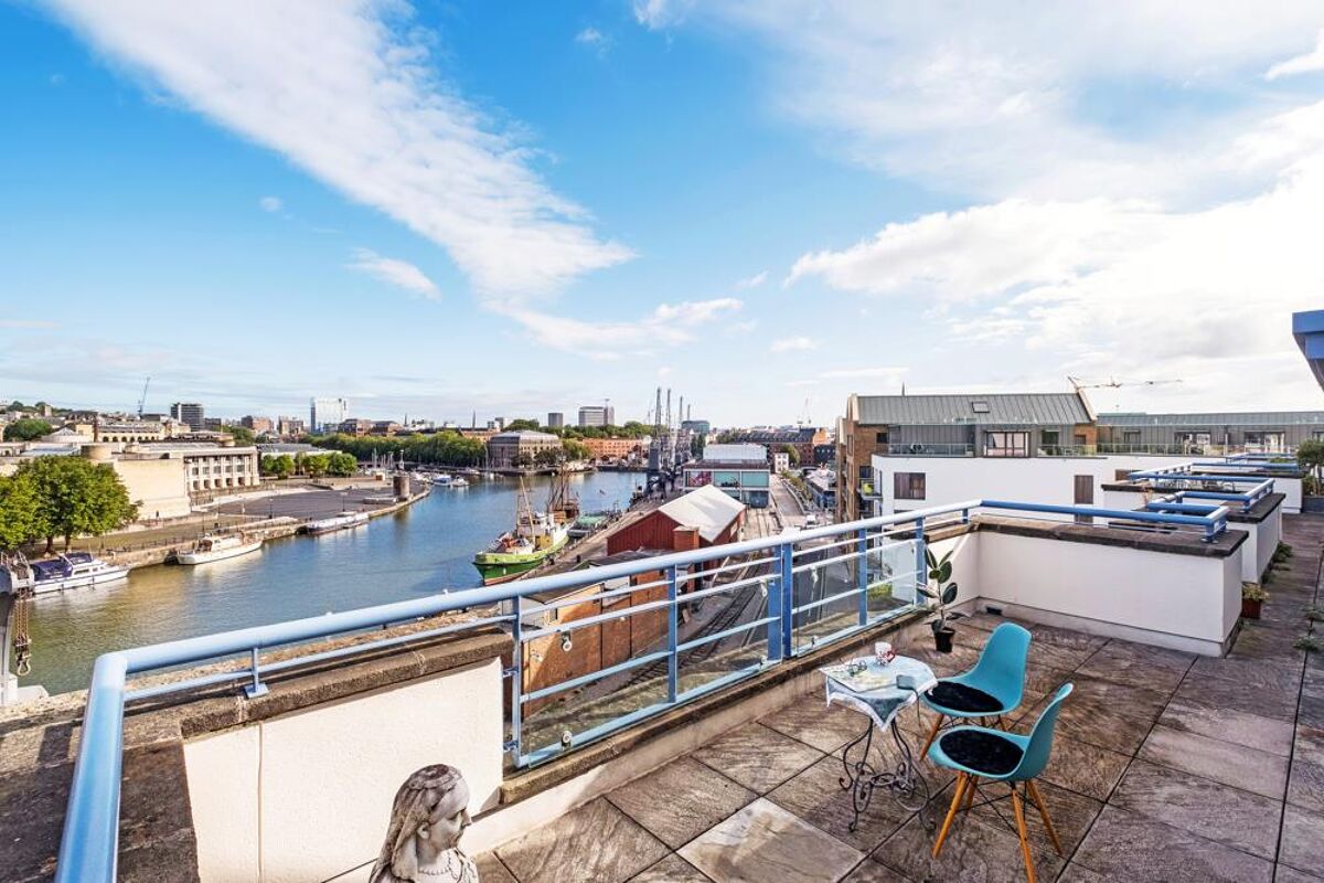 2 BEDROOM PENTHOUSE DUPLEX FOR SALE IN THE QUAYS, CUMBERLAND ROAD