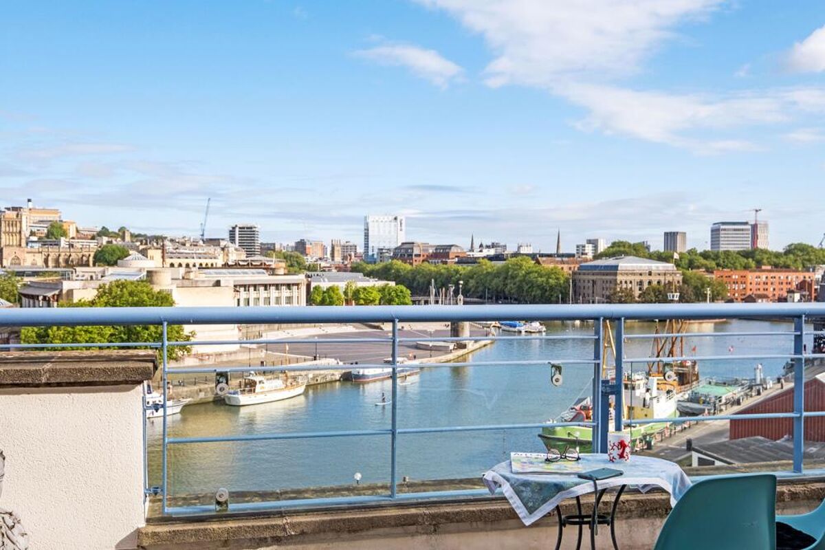 2 BEDROOM PENTHOUSE DUPLEX FOR SALE IN THE QUAYS, CUMBERLAND ROAD