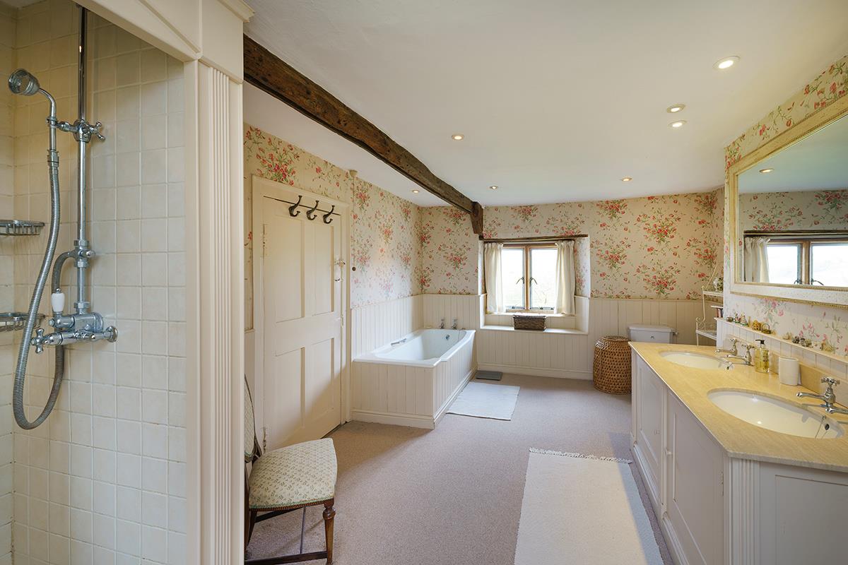 5 bedroom farmhouse for sale in Norton Hawkfield, Pensford, Bristol