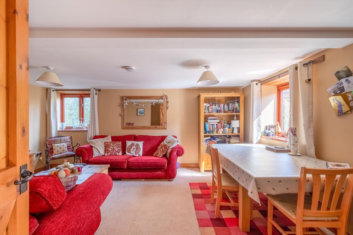 45 bedroom detached house, 3 cottages, 29 acres and 28 stables for sale in Mumbleys Lane