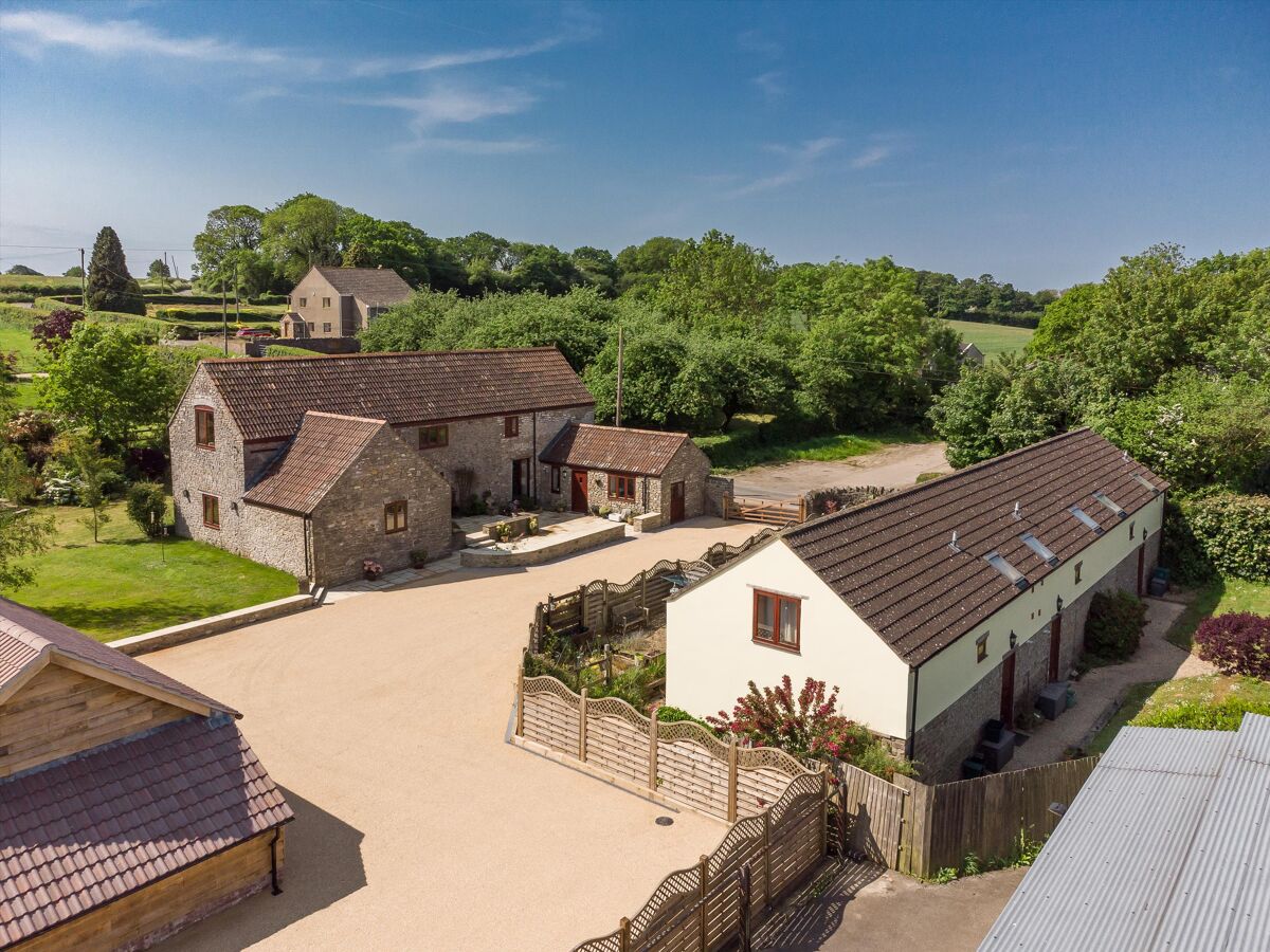 45 bedroom detached house, 3 cottages, 29 acres and 28 stables for