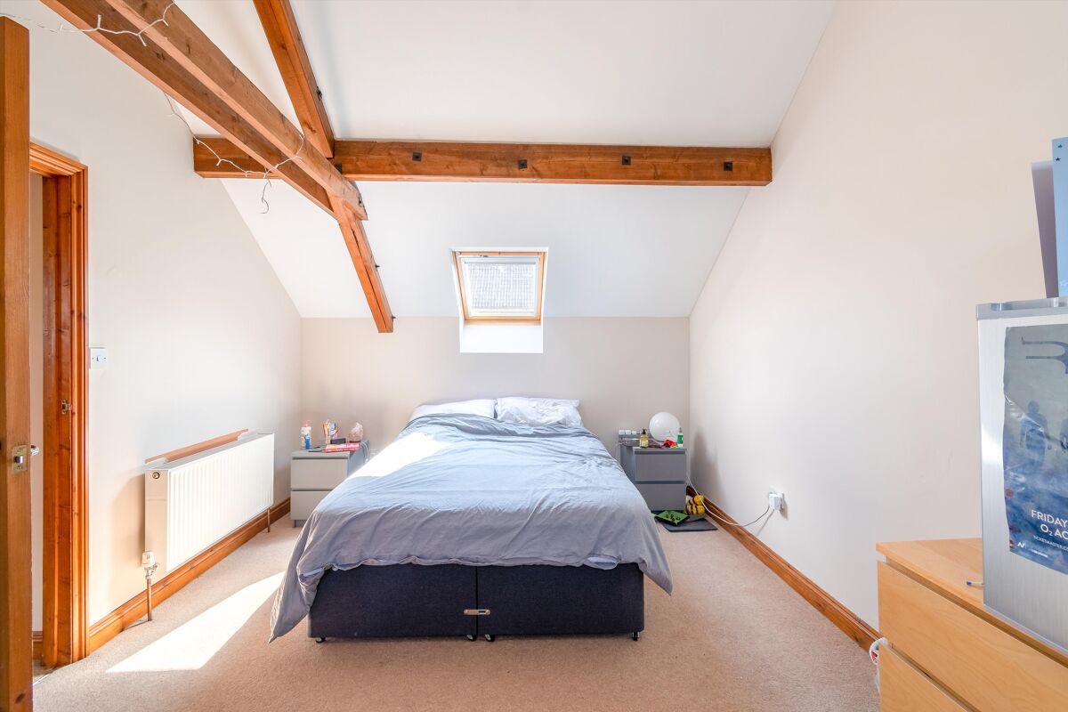 45 bedroom detached house, 3 cottages, 29 acres and 28 stables for