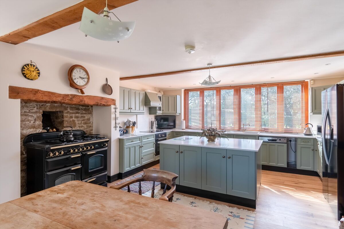 45 bedroom detached house, 3 cottages, 29 acres and 28 stables for