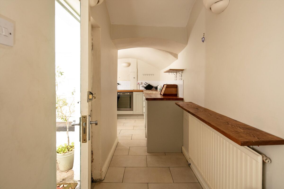 flat for sale in Apsley Road, Clifton, Bristol, BS8 BRS012271335