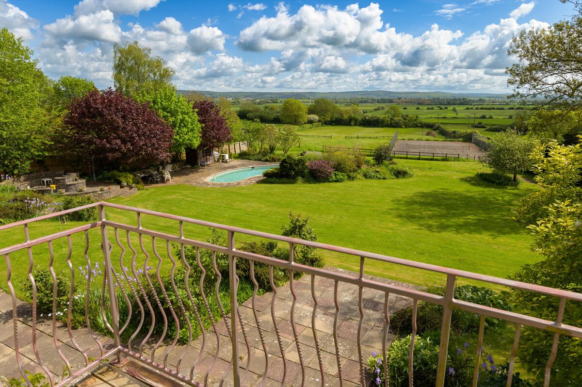 5 bedroom detached house for sale in Clevedon Road, Tickenham, Clevedon