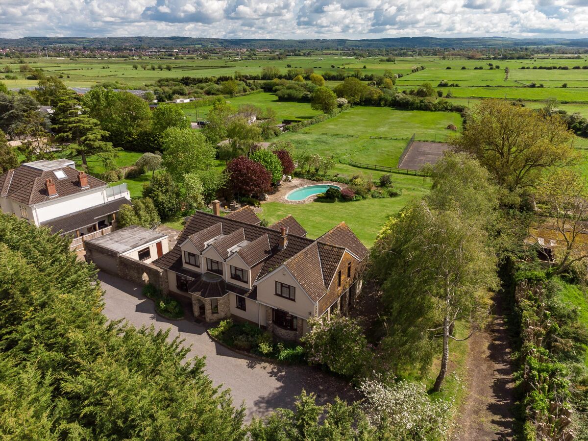 5 bedroom detached house for sale in Clevedon Road, Tickenham, Clevedon