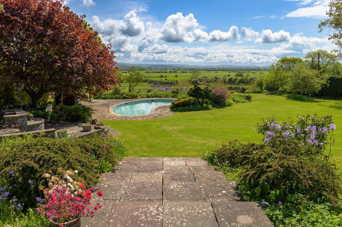 5 bedroom detached house for sale in Clevedon Road, Tickenham, Clevedon