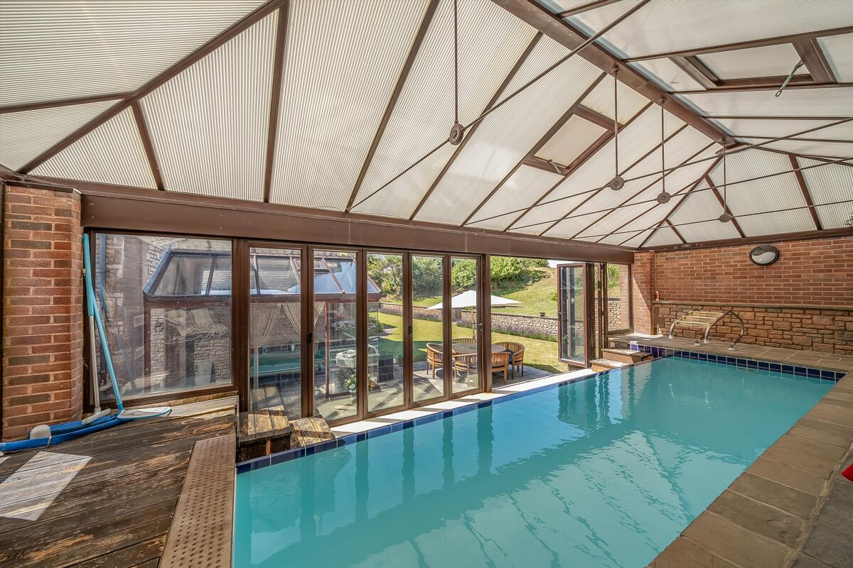 Countryside Retreat: Unparalleled Luxury and Charm 5