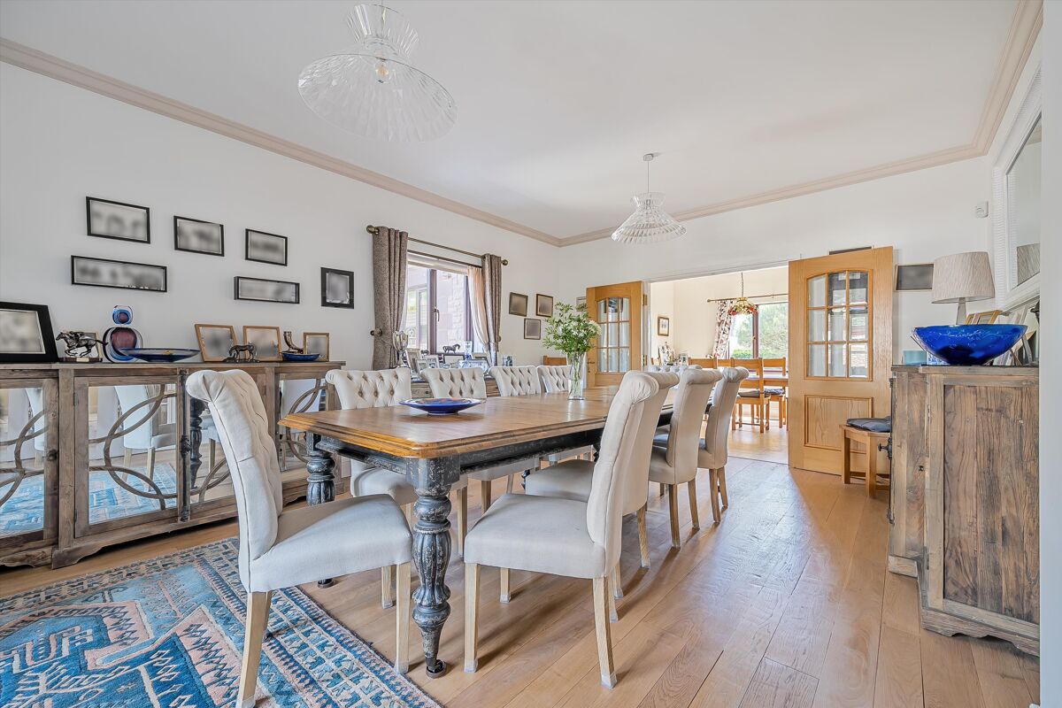 Countryside Retreat: Unparalleled Luxury and Charm 6