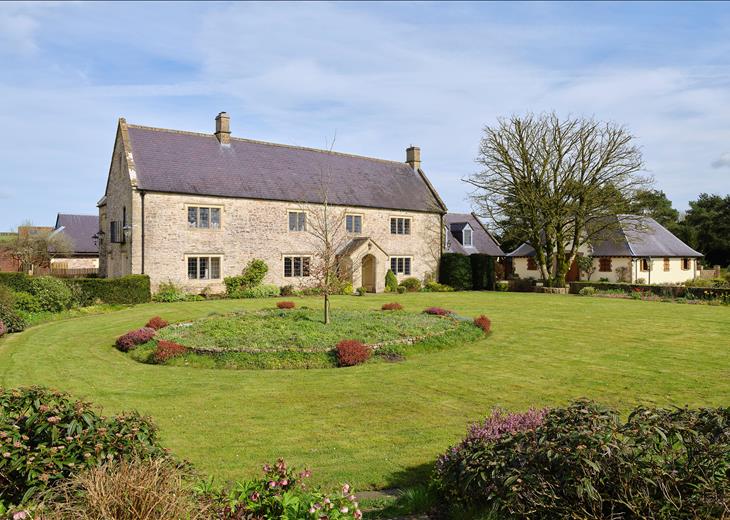 Picture of 5 bedroom farmhouse for sale.