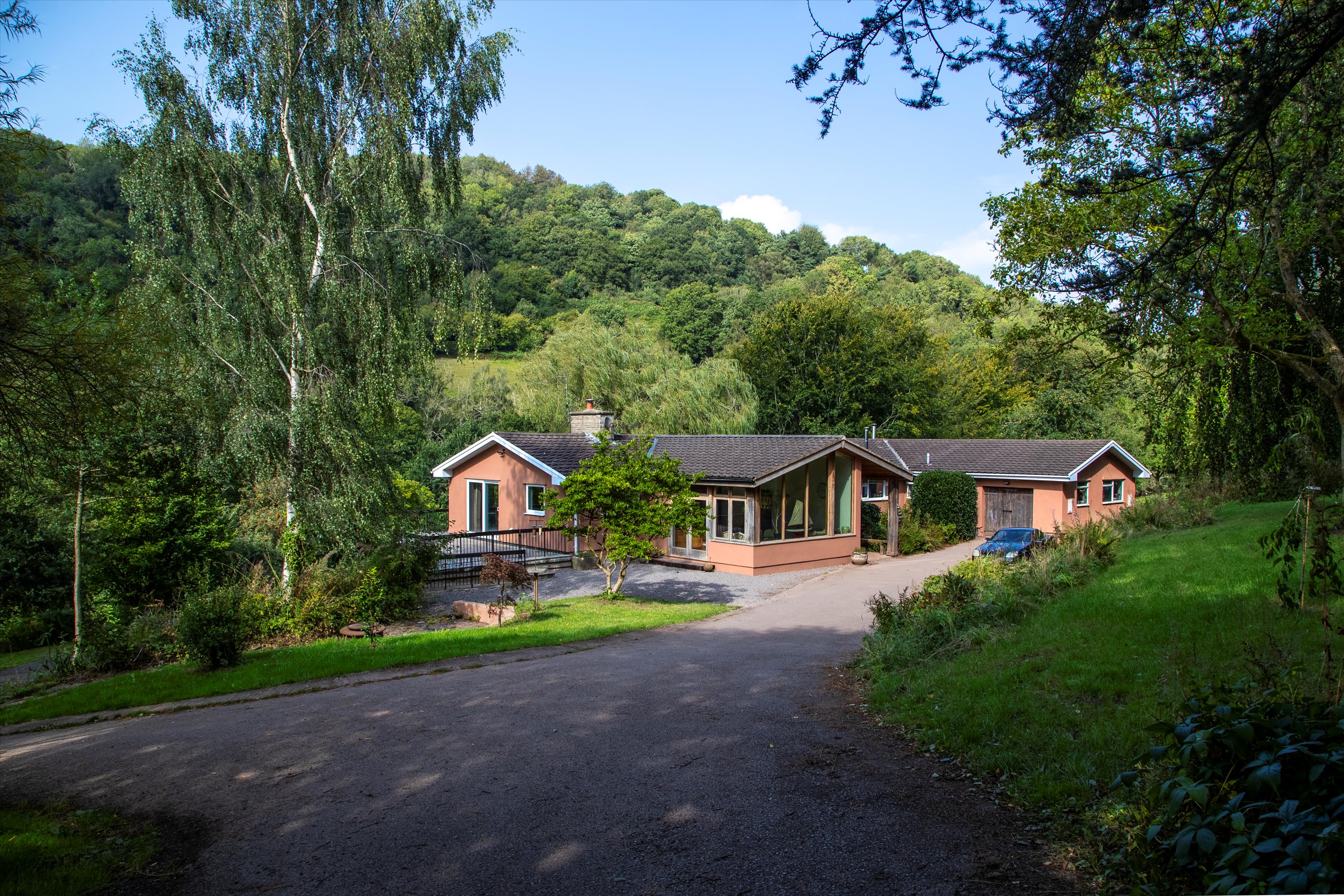 Knight Frank Property brs012434360