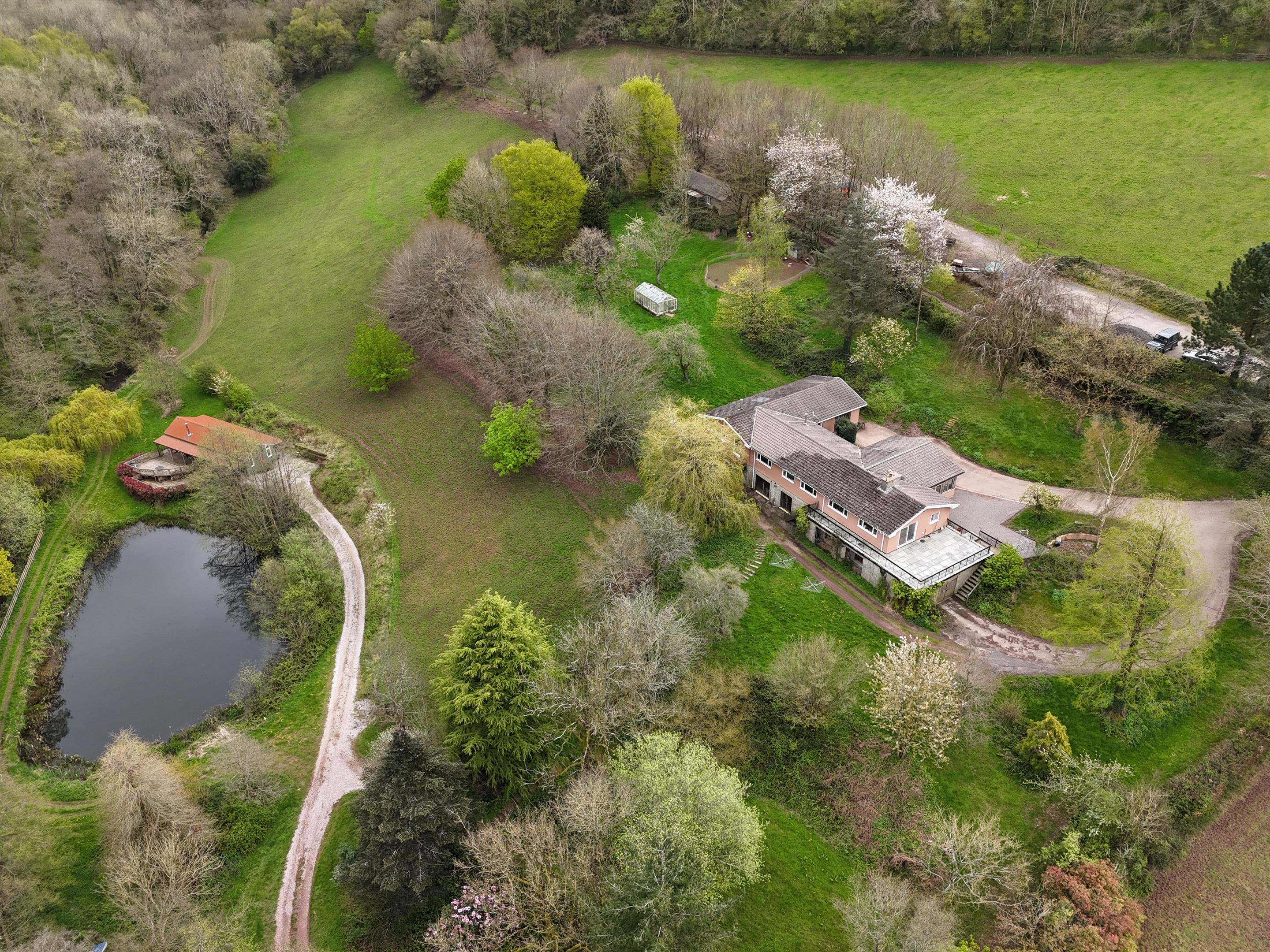 Idyllic Country Oasis: Enchanting Escape in the Countryside 2