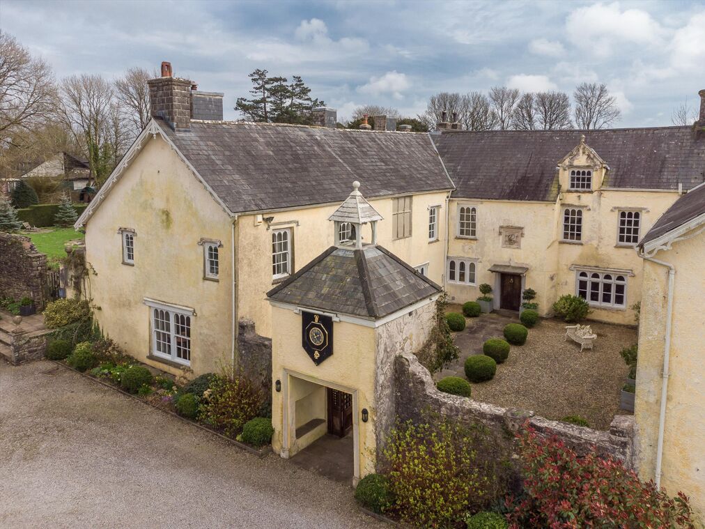 Image of An 8/9 bedroom detached house in Cowbridge, Vale of Glamorgan, Wales, CF71