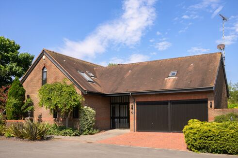 Picture of 5 bedroom house for sale.