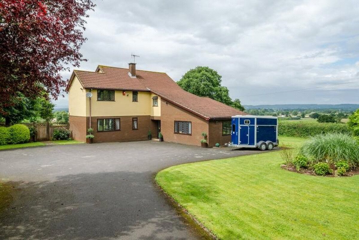 house for sale in Rhodyate Hill, Congresbury, Bristol, North Someset