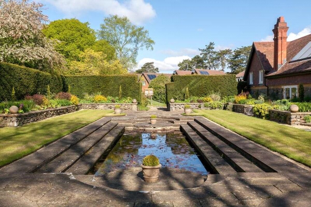 The georgian terraces of clifton attract many people. Leigh Woods Bristol : house for sale in Coach House Mews, North Road, Leigh ...