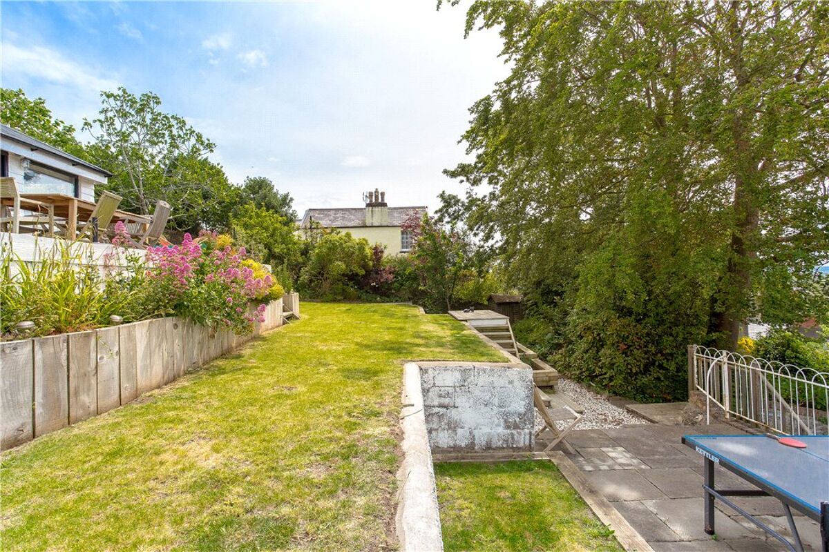 อสังหาริมทรัพย์สำหรับจำหน่าย Hill Road, Clevedon, North Somerset