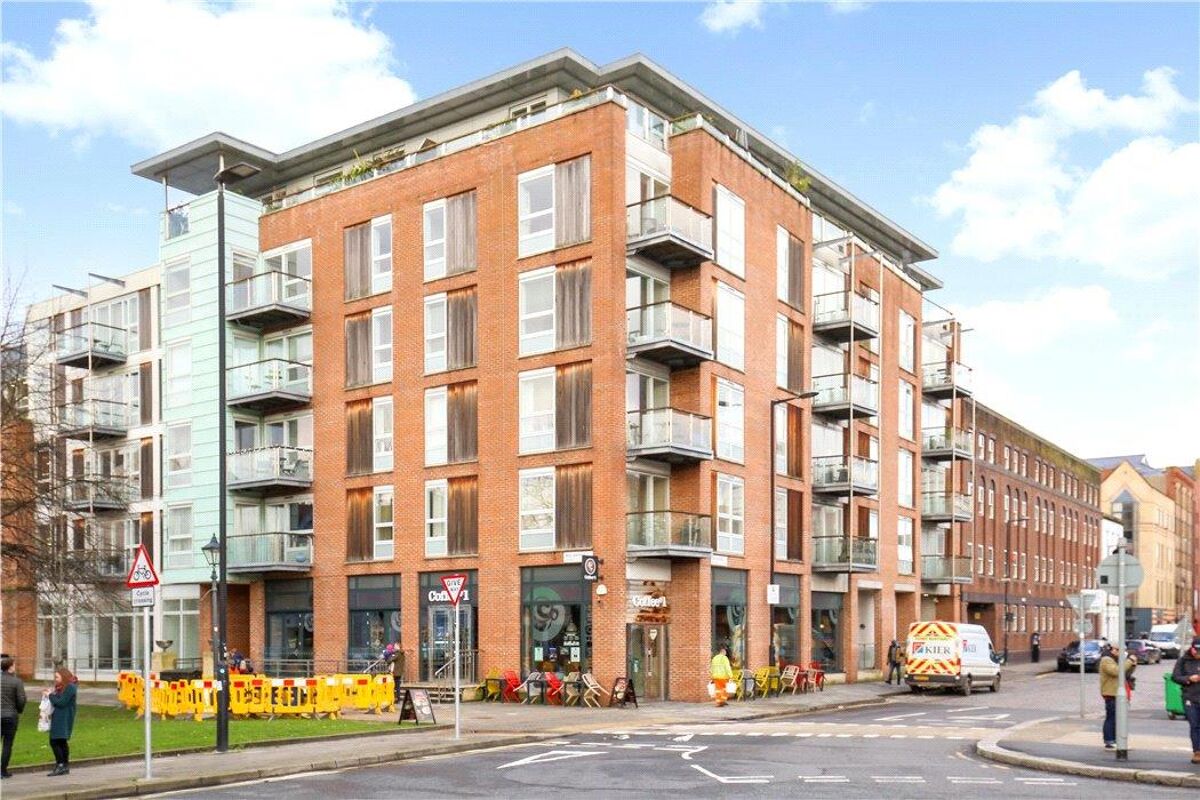 flat for sale in Queen Square Apartments, Bell Avenue, Bristol, BS1