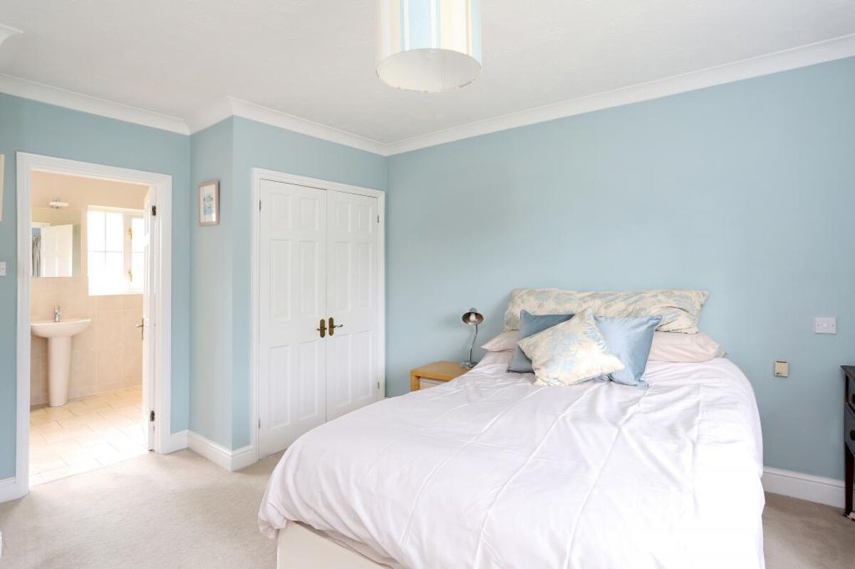 house for sale in Pound Meadow, SherfieldonLoddon, Hook, Hampshire