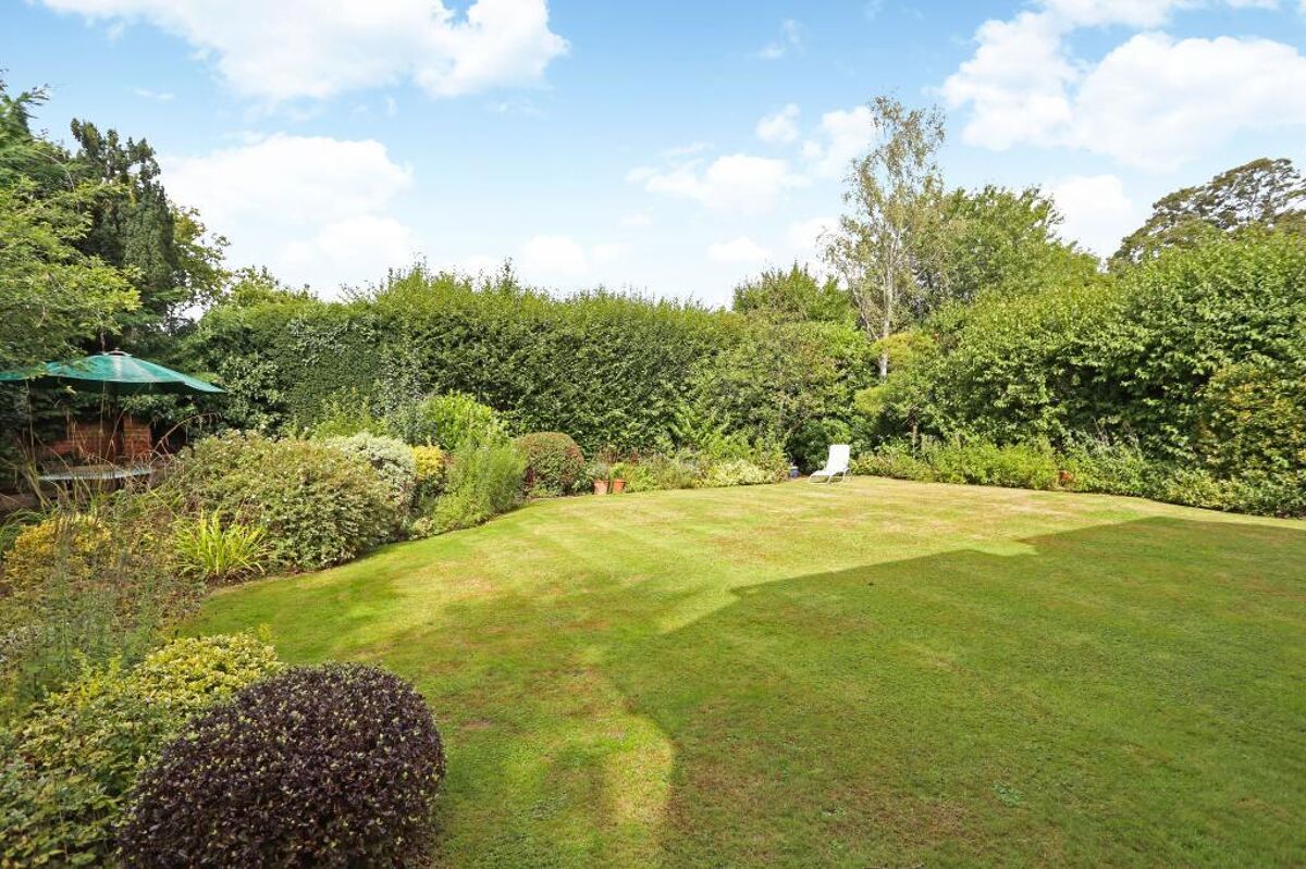 house for sale in Pound Meadow, SherfieldonLoddon, Hook, Hampshire