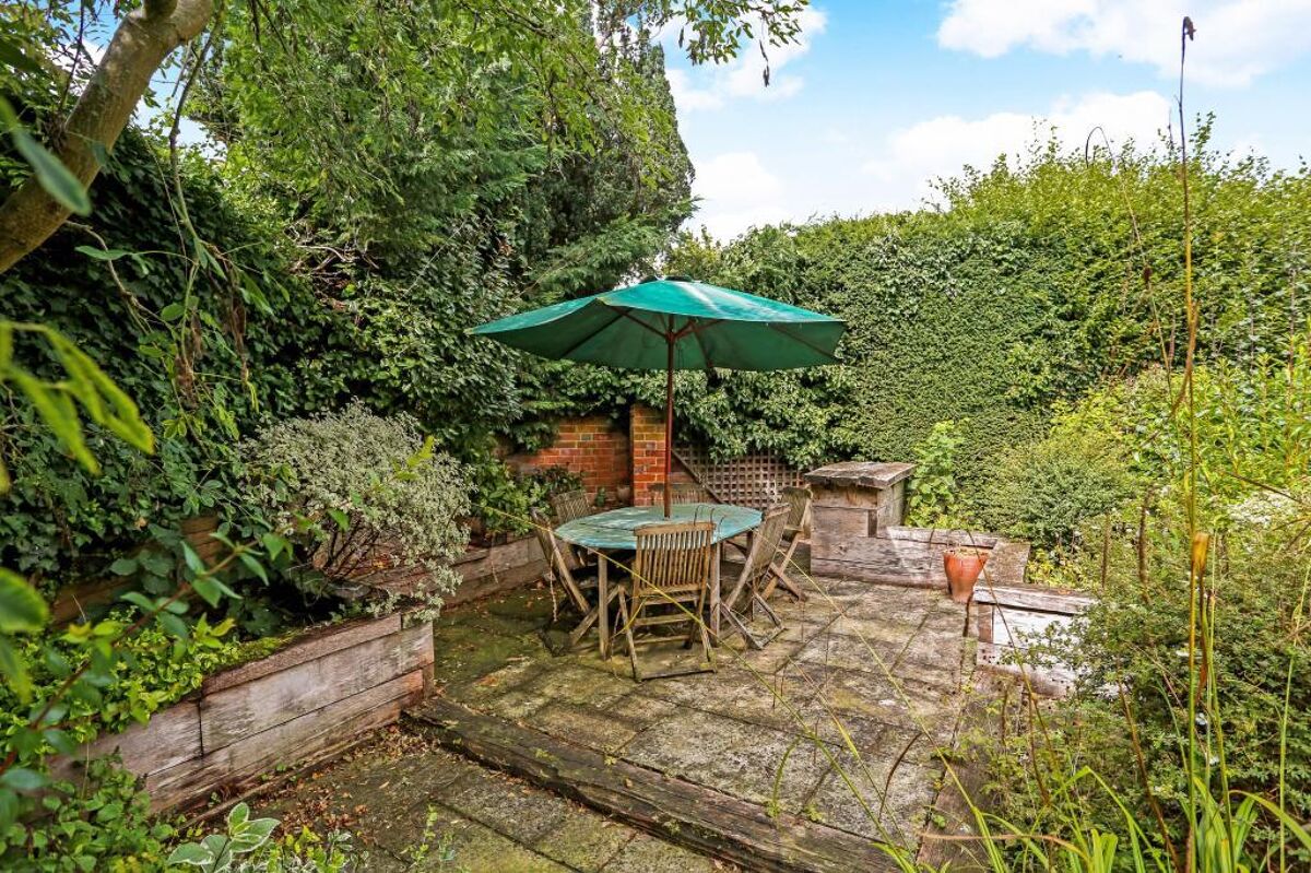 house for sale in Pound Meadow, SherfieldonLoddon, Hook, Hampshire