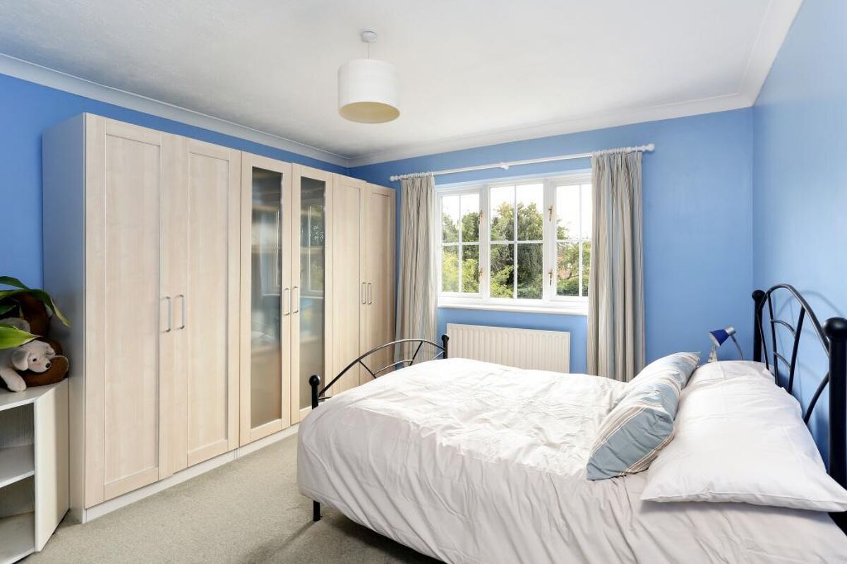 house for sale in Pound Meadow, SherfieldonLoddon, Hook, Hampshire