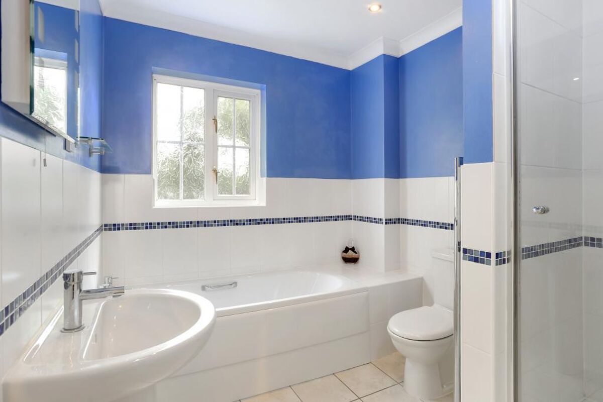 house for sale in Pound Meadow, SherfieldonLoddon, Hook, Hampshire