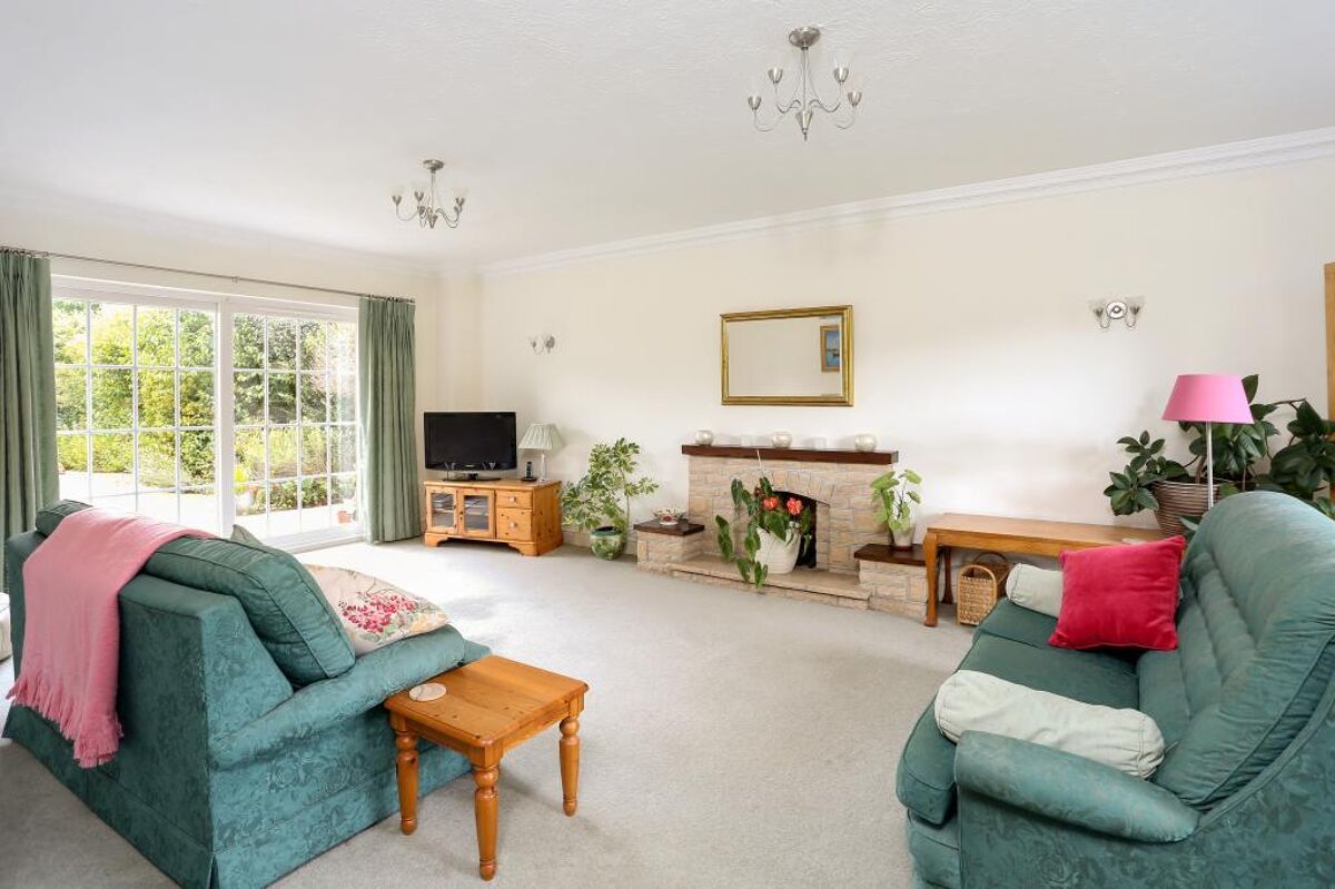 house for sale in Pound Meadow, SherfieldonLoddon, Hook, Hampshire