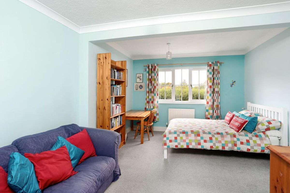 house for sale in Pound Meadow, SherfieldonLoddon, Hook, Hampshire