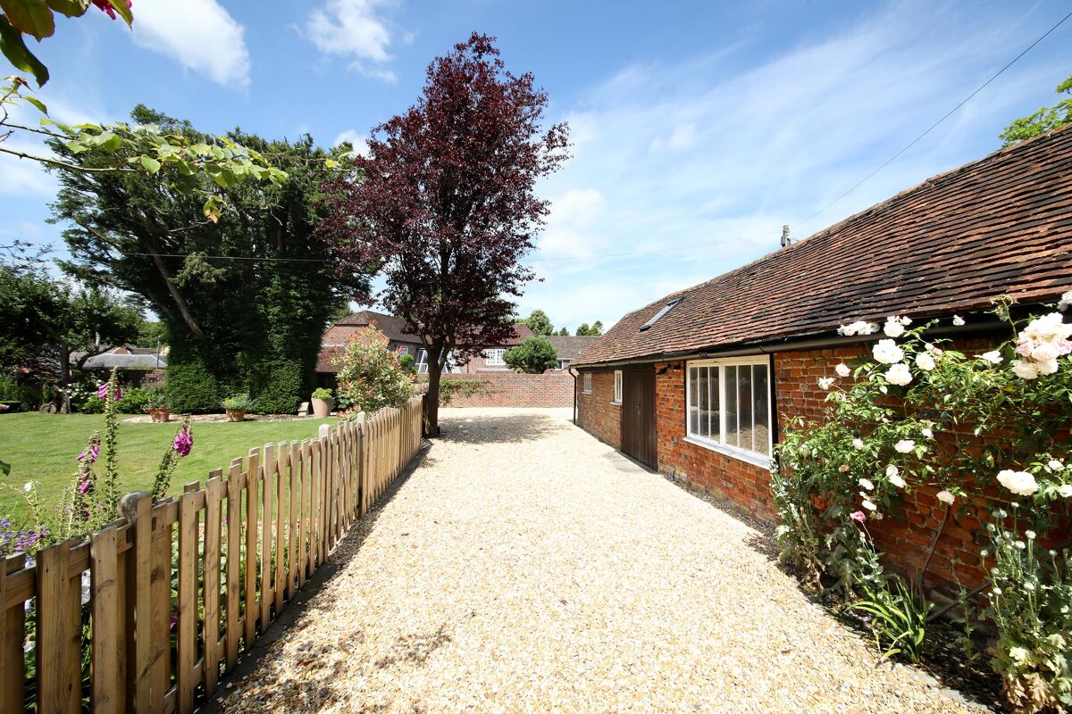 house for sale in Newbury Road, Kingsclere, Newbury, Hampshire RG20