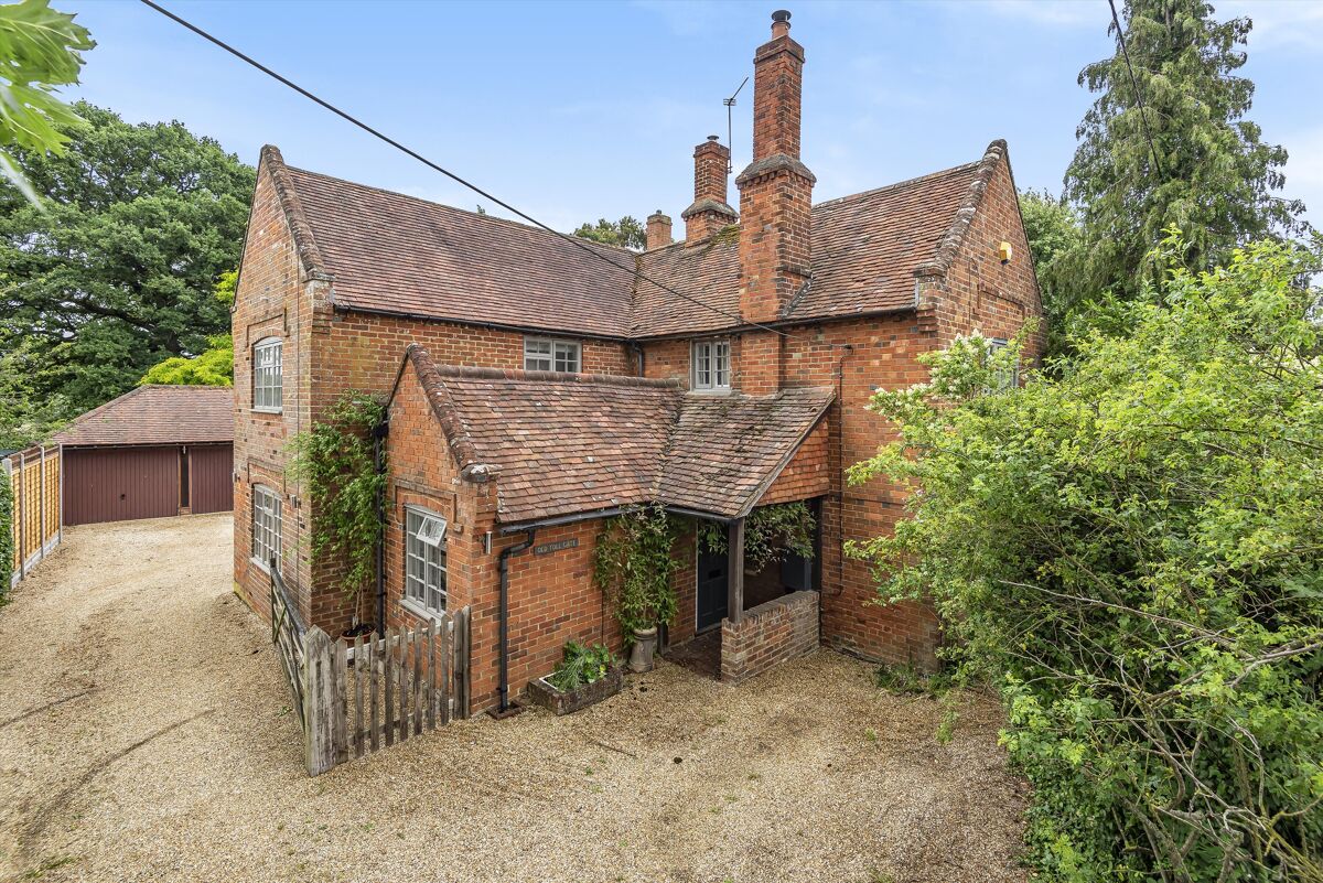 house for sale in Hound Green, Hook, Hampshire RG27 BSK012055376