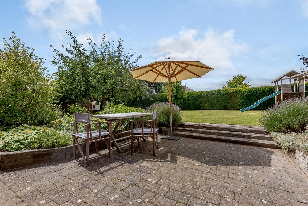 house for sale in Overton, Basingstoke, Hampshire, RG25 BSK012063019